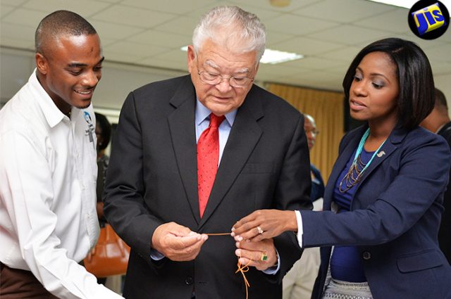 Samuda Calls for Lowering of Interest Rates-640x425