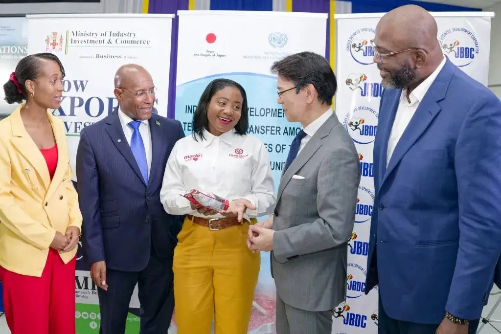 Founder of Paris Ruby Gourmet, Zelecia Smith (centre) gifts Japan’s Ambassador to Jamaica Kohei Maruyama (right) a fruitcake mix from her product line. The agro-processor was a winner of the MIIC MSME Roadshow Pitch Competition in November 2024. Sharing in the moment (from left) are National project coordinator at UNIDO, Sanatty Holness-Plummer; Minister Aubyn Hill ; and acting CEO of the JBDC Harold Davis.